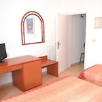 מלון Scoglio Bianco 3*