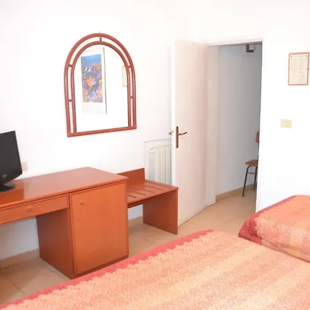Отель Scoglio Bianco 3*