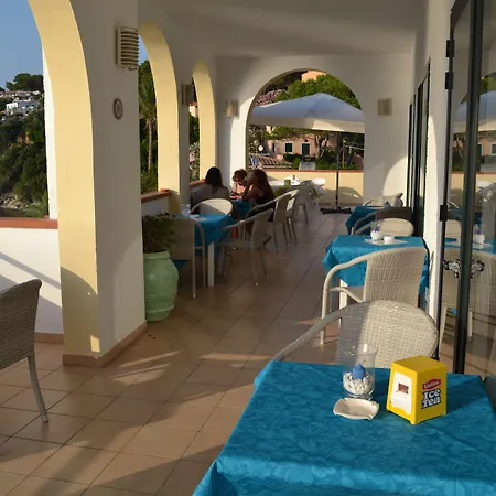 Scoglio Bianco 3* Портоферрайо