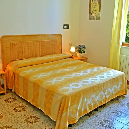 Отель Scoglio Bianco 3*